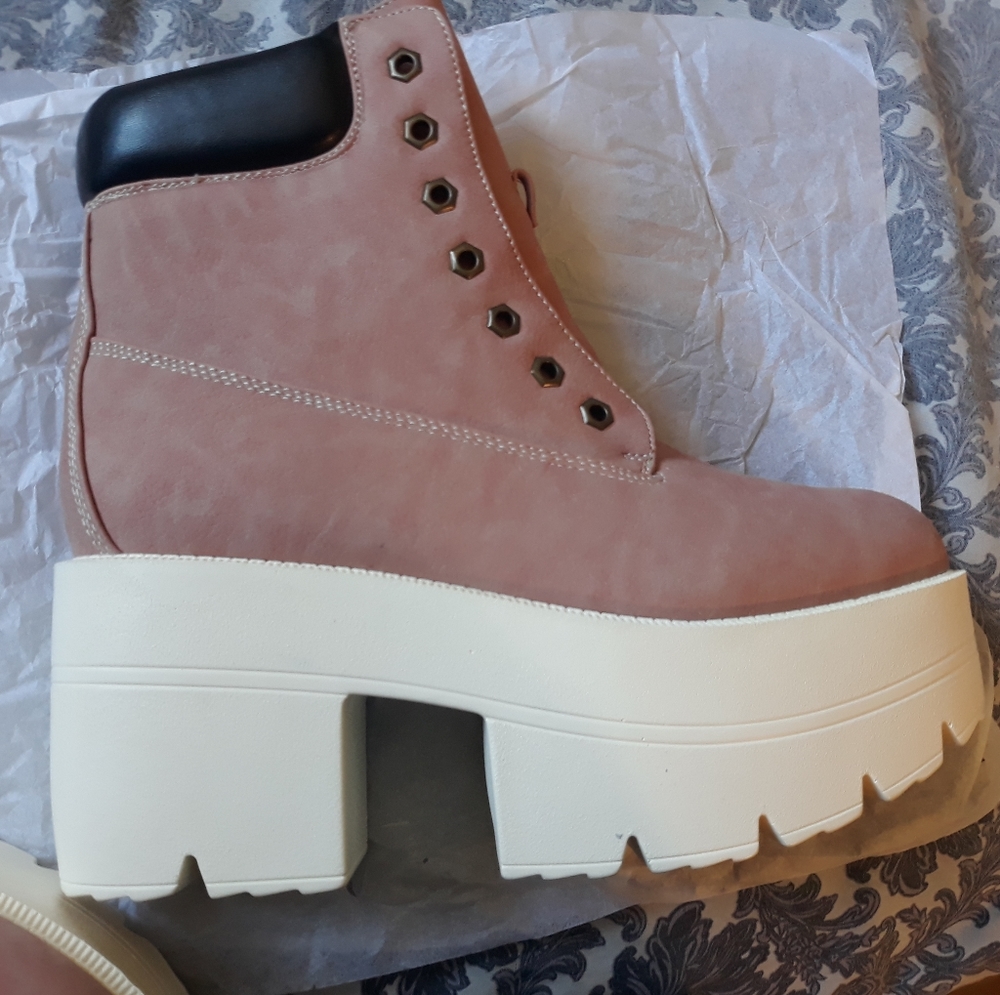 Shoes - Picture 2 of 3
